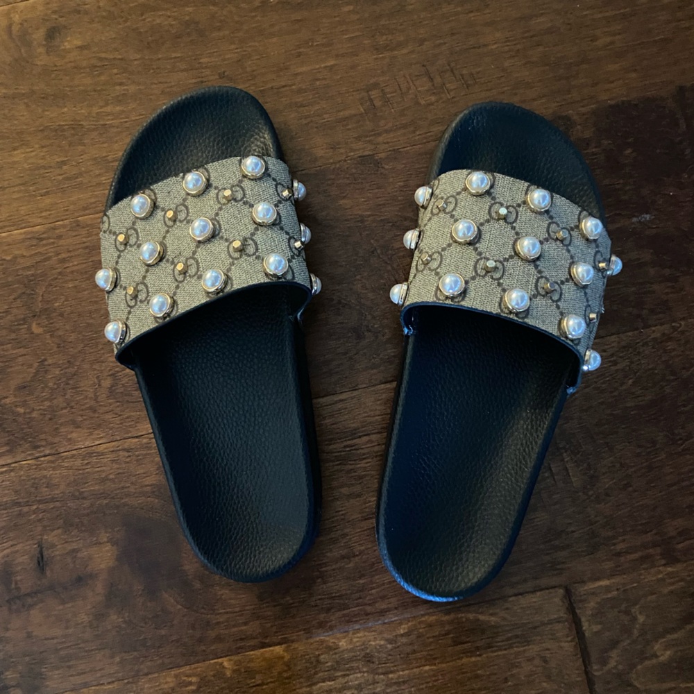 Brown Pearl Slide Sandal fits as women’s size 9